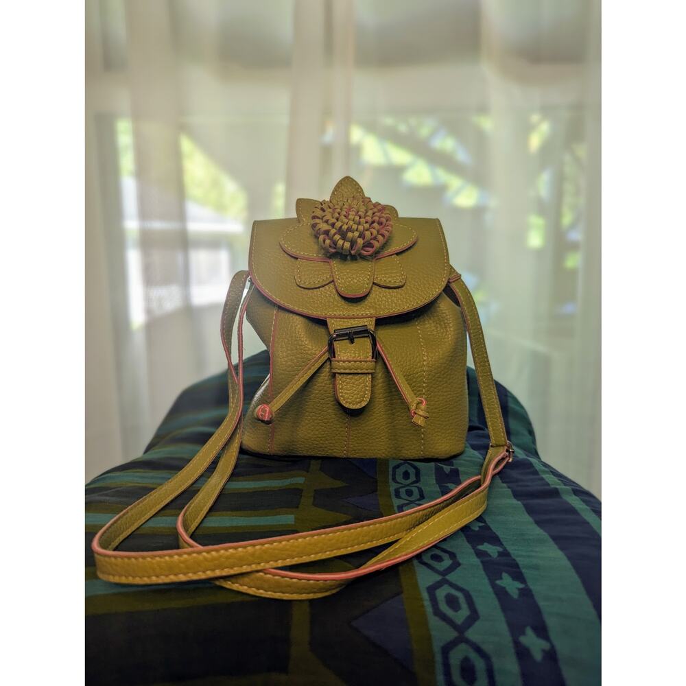 Noelle Vegan Leather Crossbody with adjustable shoulder strap - Picture 2 of 4